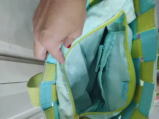 Bolsa kipling original em bom estado com macaquinho original.