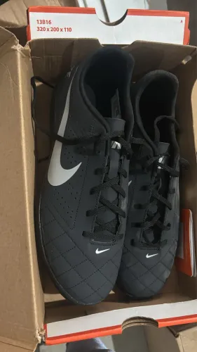 Chuteira Nike original nova 