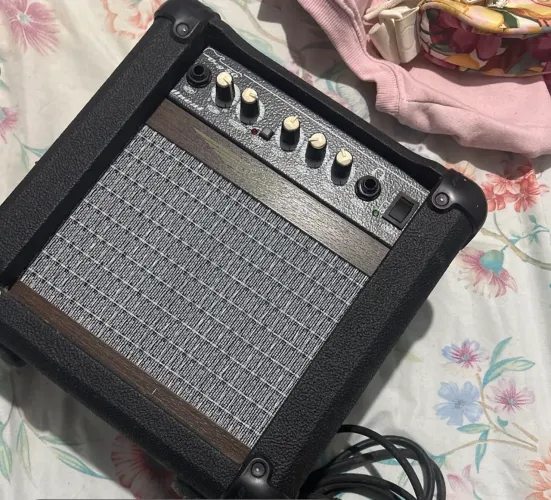 Vende-se caixa de guitarra 
