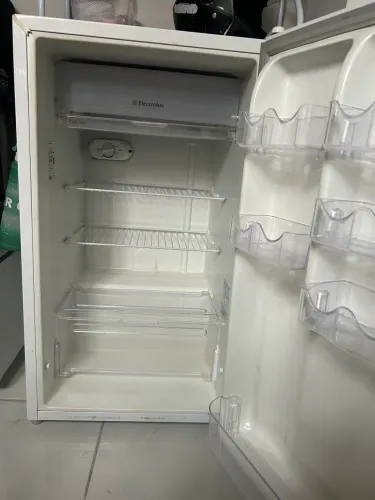 Frigobar Electrolux - Excelente estado
