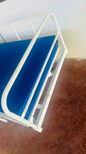 CAMA HOSPITALAR EM BOM ESTADO COM COLCHÃO 