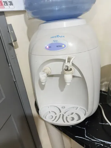 Gelagua Britânia usado funcionando,só uma torneira a de gelar.Vendo preço bom.