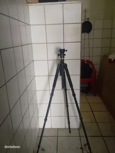 Vendo um tripé