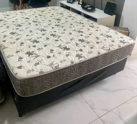 Cama de casal (box + colchão)