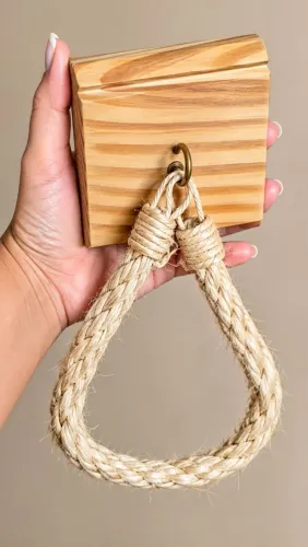 Suporte para papel higiênico ou toalha de rosto em madeira e sisal rústica