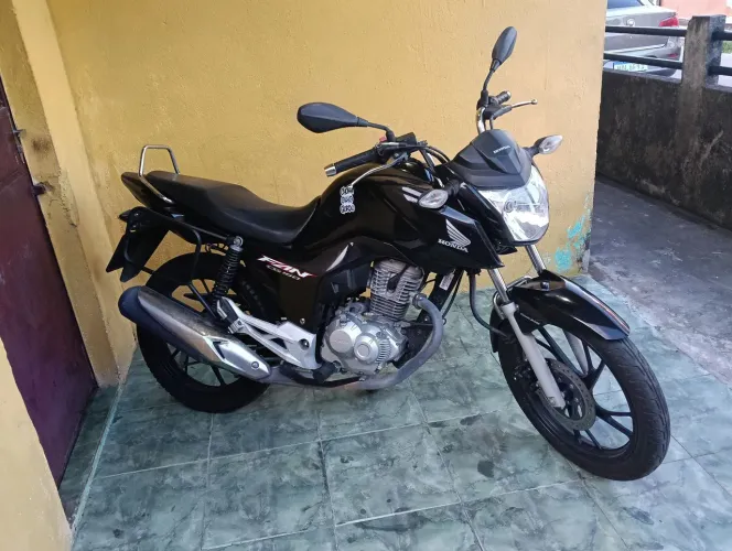 Vende se essa moto