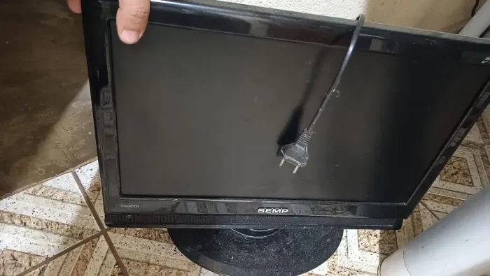 Tv monitor semp 19 polegadas semi-novo 