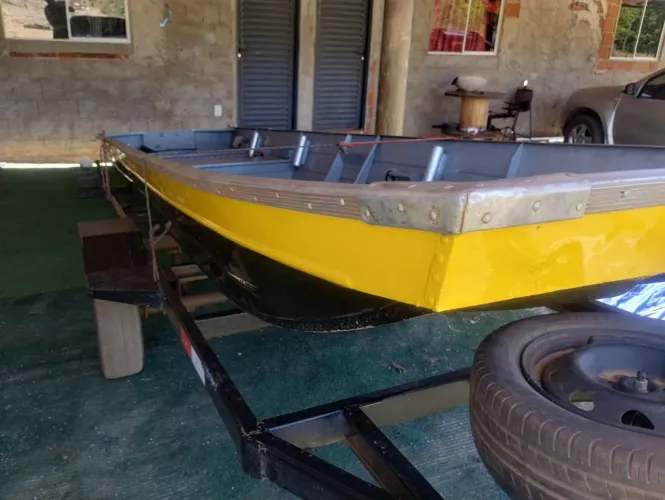 Vendo Barco completo  com motor e reboque