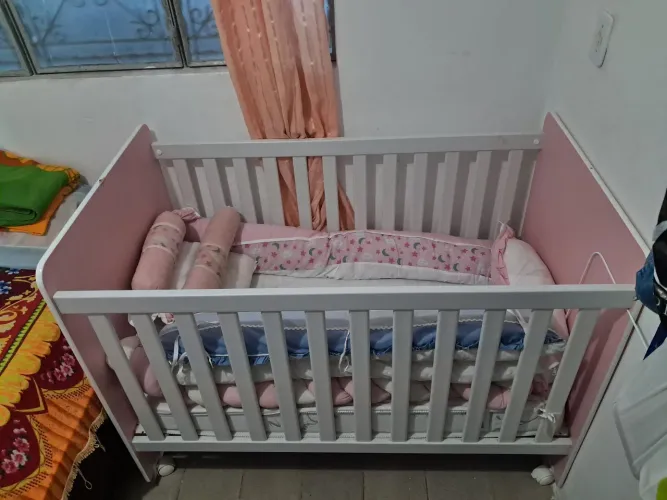 BERÇO E ANDAJAR PARA MENINA