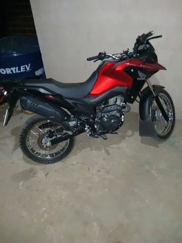 Moto bem cuidada único dono manual chave reserva