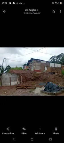 Terreno de associação ..tem uma casinha simples terreno de esquina