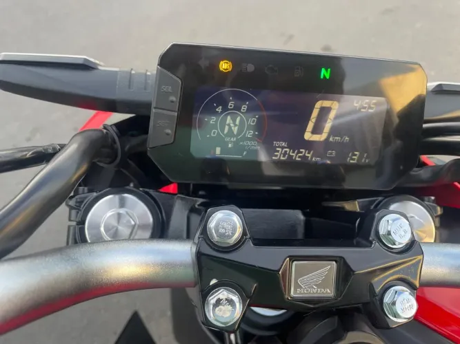 Vende-se cb300f 24 000