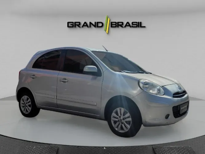 Nissan March SV 1.0 12V Flex 5P 2014