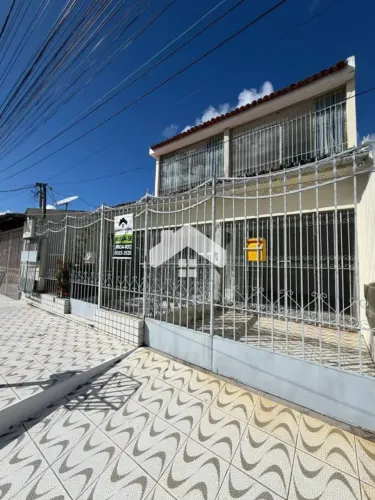 Casa com 4/4, 2 suítes, 2 vagas - Suíssa