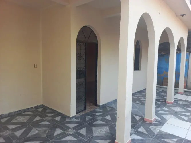 Alugo casa no Coroado 1
