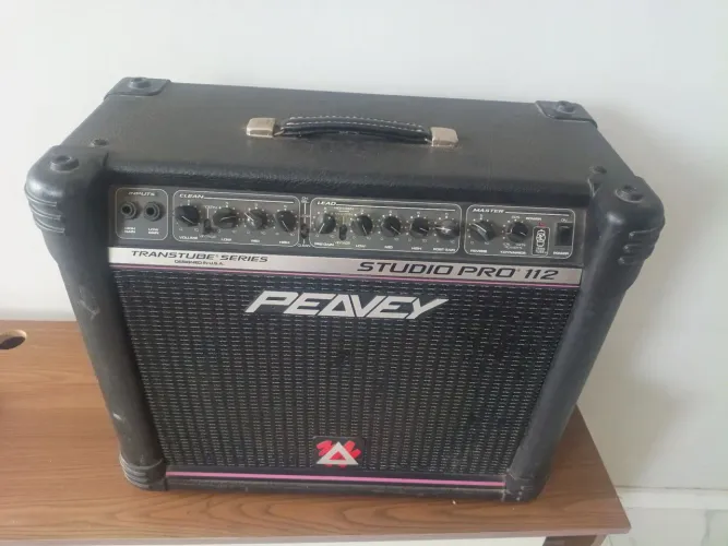 Caixa de som Cubo amplificado PEAVEY