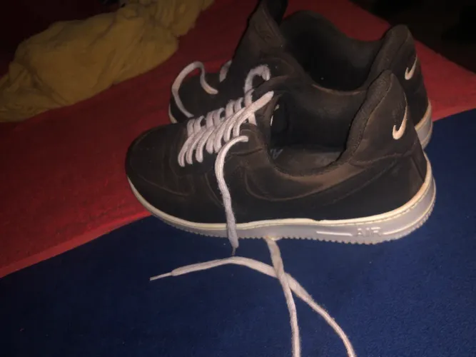 Vende-sé esse tênis original da Nike , por 300$