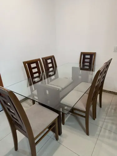 Mesa de Jantar com Tampo de Vidro e 6 Cadeiras