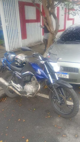 Moto bem conservada, ela é montadinha, os kit é da 23, tem sistema de freio e rodas das 25