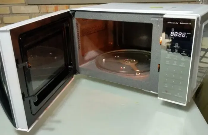 Micro-ondas  Panasonic, 21 Litros, Espelhado