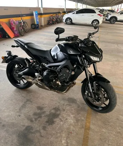 Mt 09 2025 muito nova só 6  mil km