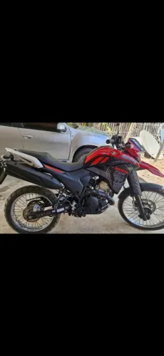 Vendo lander ano 2023 com apenas 12 mil km rodados revisões feitas na yamaha moto impeca