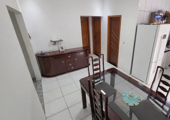  IMPERDÍVEL! Casa com Edícula  próx. Caixa d?água /Posto Equador e Farmácia 
