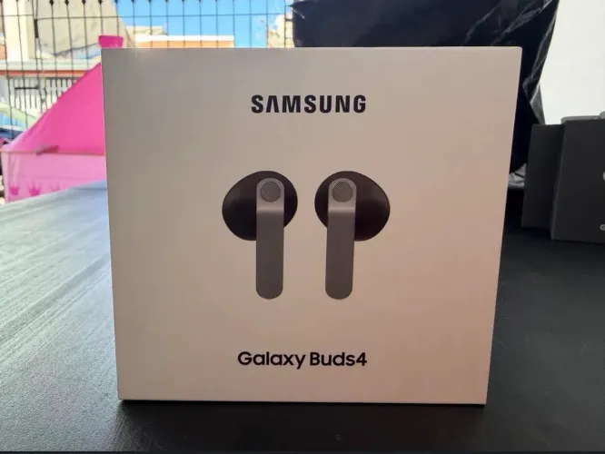 Galaxy Buds 4 normal! Novo na caixa.
