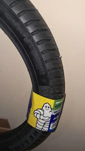 Pneu dianteiro Michelin City Extra 80/100-18 47S Novo - Sem Câmara