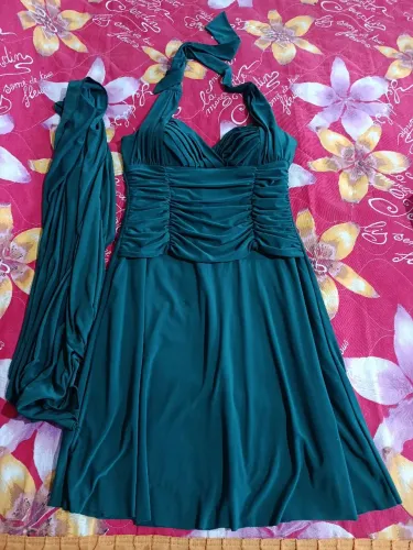 Vende - se vestido de festa