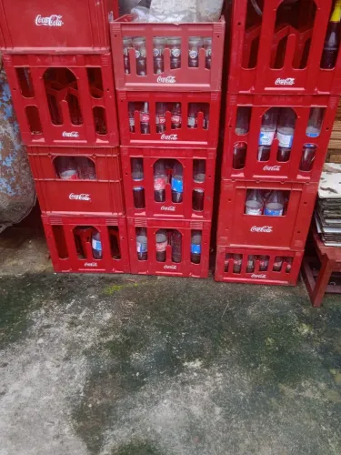 VENDO GRADES DE COCA COLA