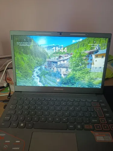 Notebook semi novo 