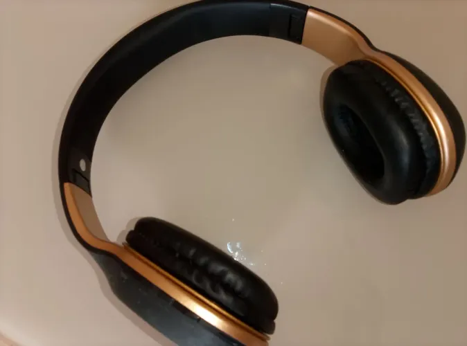 Fone de ouvido Bluetooth JBL Wireless (Preto e Dourado)