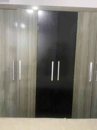 GUARDA ROUPA ESPAÇOSO