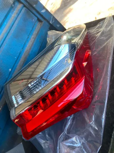 Lanterna do Toyota xrs 2018