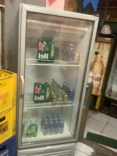 Expositor cerveja e refrigerante