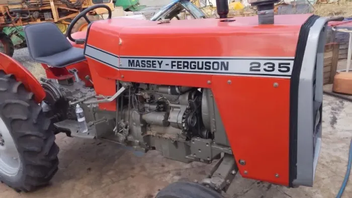 Trator Massey Ferguson 235