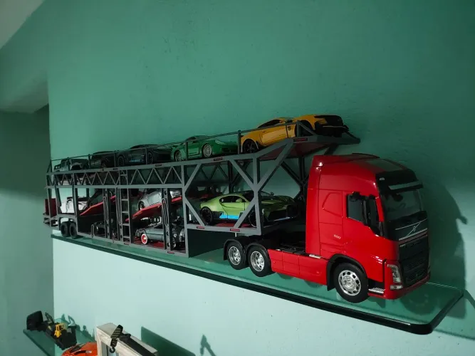 Cegonha em miniatura 1:32 para exposição.