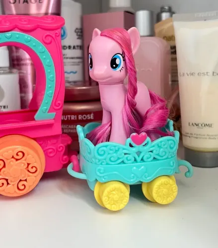 Pinkie Pie Brushable + trenzinho 