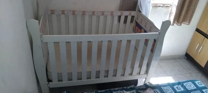 Vendo berço com colchão 