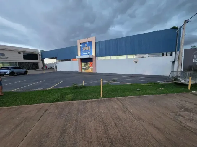 Ponto comercial/Loja/Box para aluguel com 1950 metros quadrados com 15 quartos