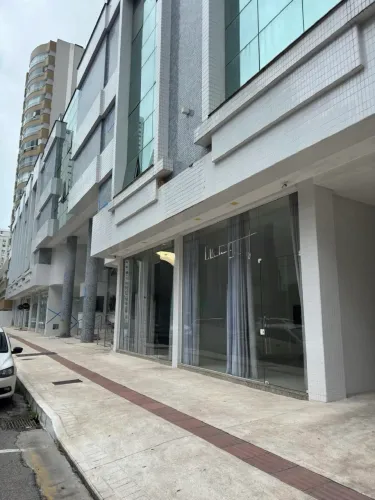 Locação comercial - Sala com 60m² com 2 vagas de garagem - Balneário Camboriú