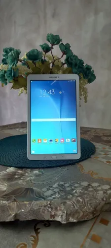 VENDO TABLET SAMSUNG GALAXY TAB E - BRANCO