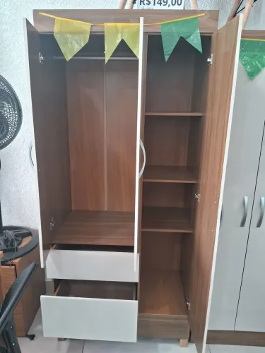 Guarda roupa multiuso 3 portas