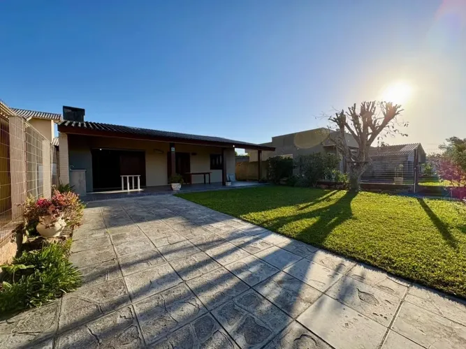 CASA À VENDA EM IMBÉ