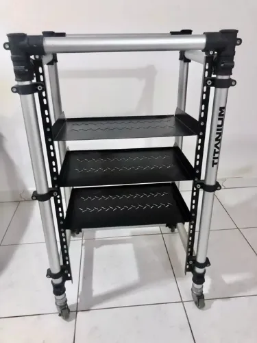 NOVISSIMO RACK TITANIUM, TODO EM ALUMINIO COM RODINHAS E 03 BANDEJAS NOVISSIMO