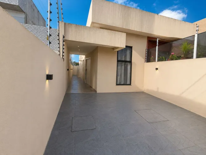 Casa com piscina no CRISTO