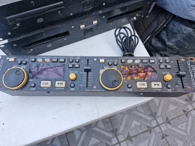 2 cd Denon dn4000 com defeito