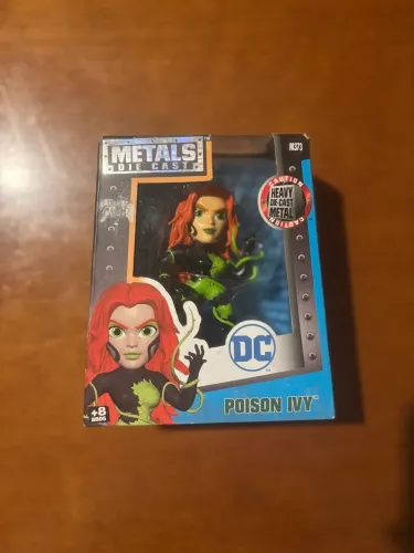Action Figure  Poison IVY da DC Metals Die Cast