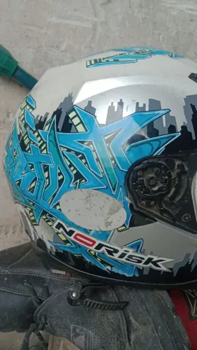 Capacete norisk em ótimo estado